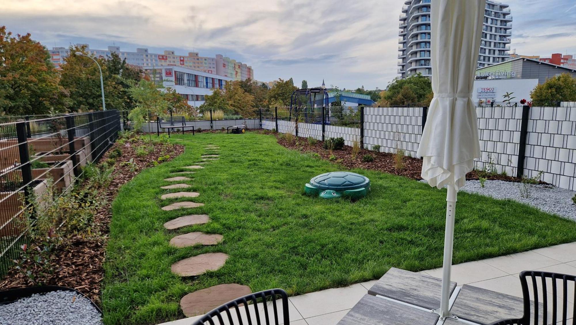 Beta Home - Garage, Air Condition, Garden, At Metro Прага Екстериор снимка